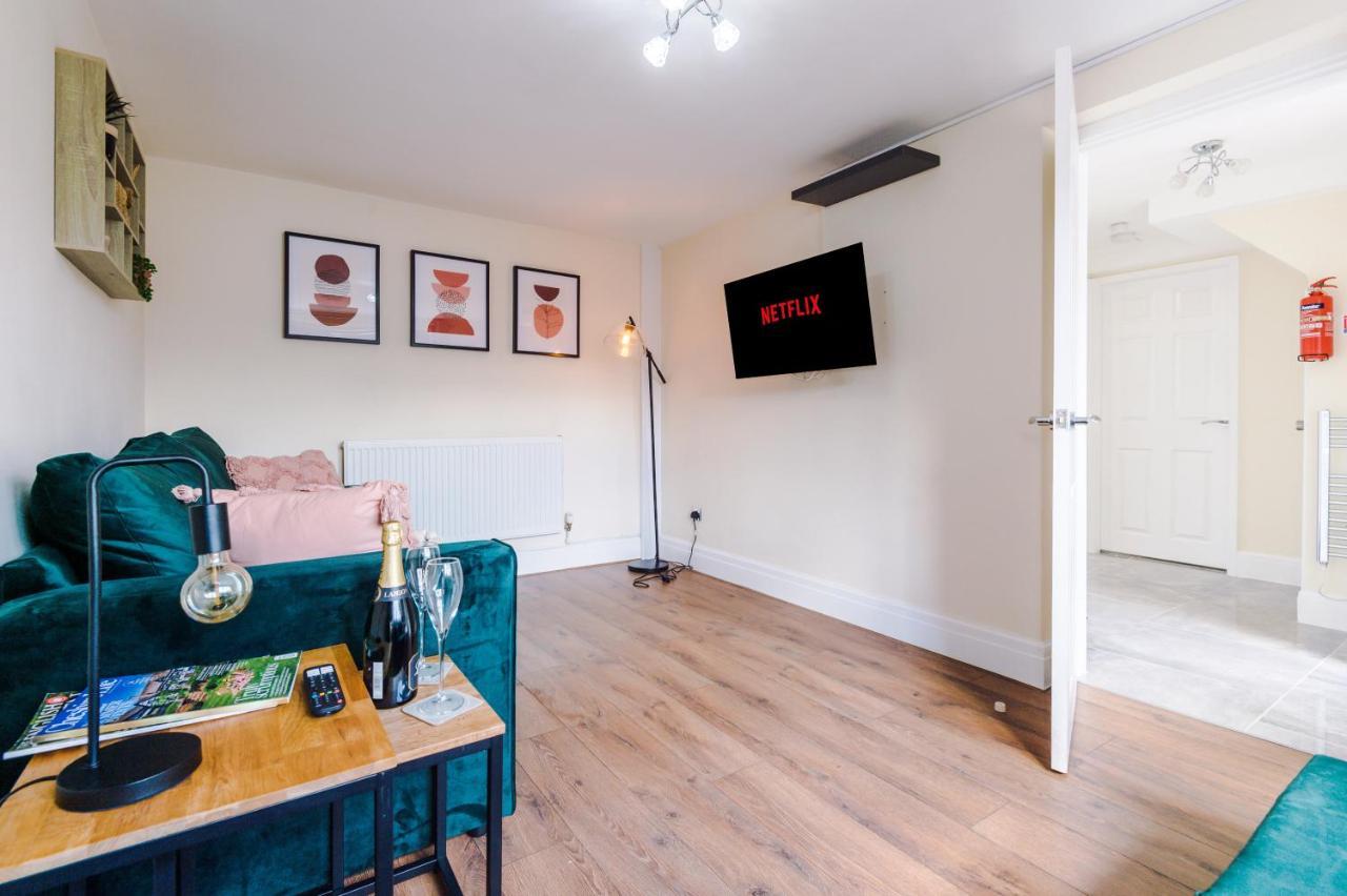 Charming 3-Bed Cottage In Chester, Ideal For Families & Workers, Free Parking - Sleeps 7 Екстер'єр фото