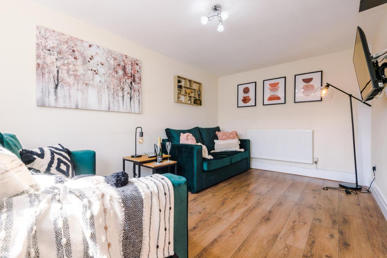 Charming 3-Bed Cottage In Chester, Ideal For Families & Workers, Free Parking - Sleeps 7 Екстер'єр фото