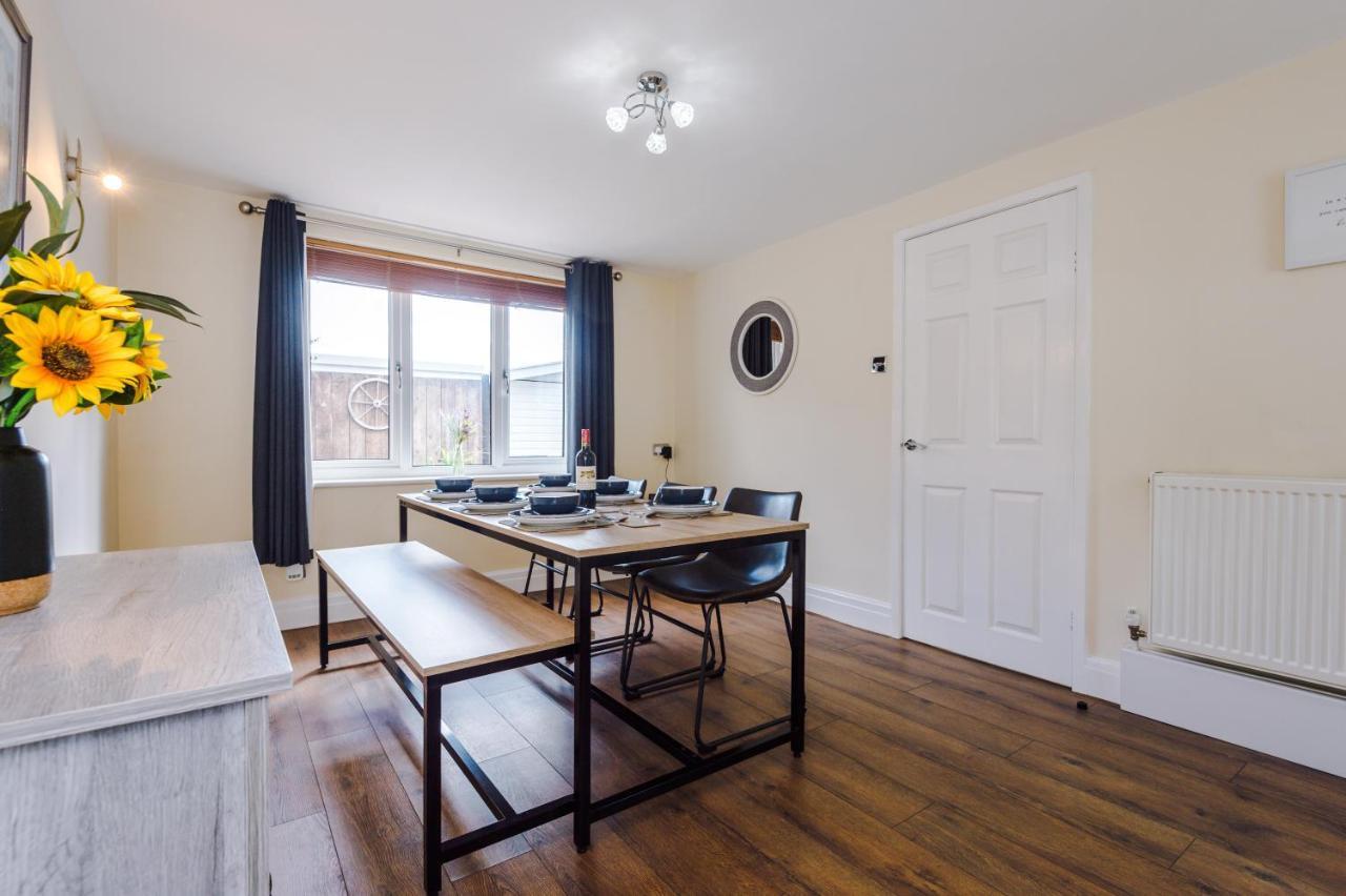 Charming 3-Bed Cottage In Chester, Ideal For Families & Workers, Free Parking - Sleeps 7 Екстер'єр фото