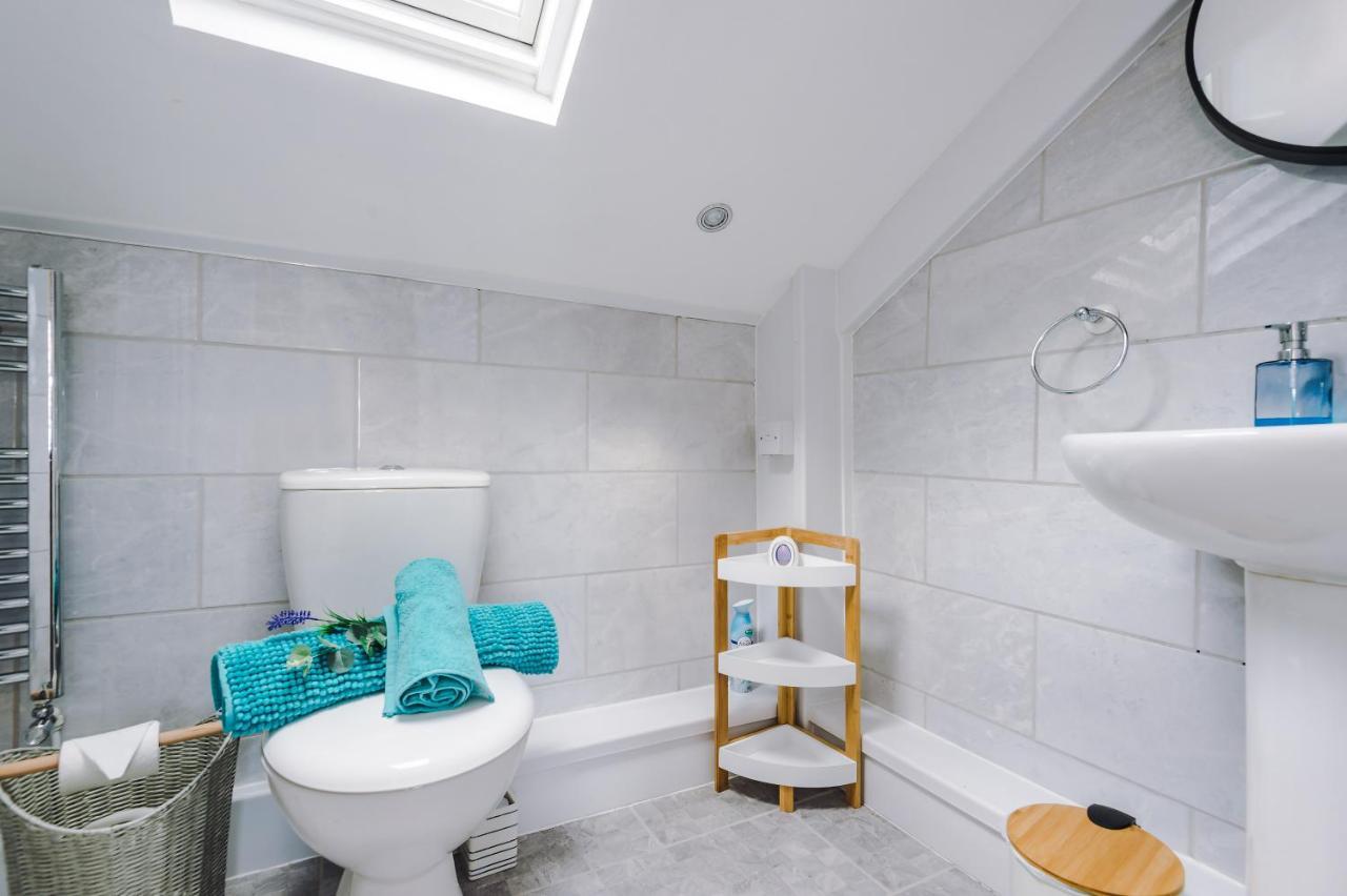 Charming 3-Bed Cottage In Chester, Ideal For Families & Workers, Free Parking - Sleeps 7 Екстер'єр фото